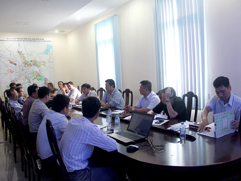 Chiều ngày 5-8, Sở GTVT đã tổ chức cuộc họp khẩn để tìm phương án xác định nguyên nhân, đảm bảo an toàn cho người dân